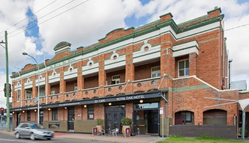 the historic royal oak hotel in vincent street cessnock